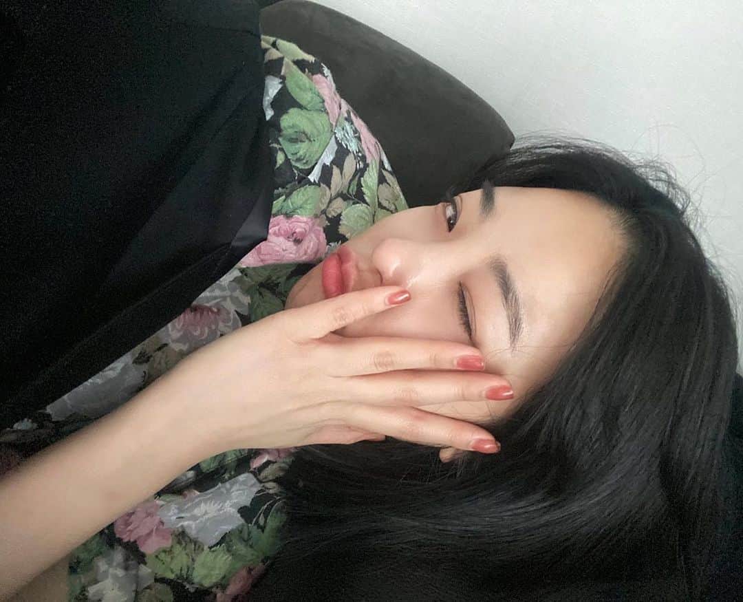 ジュヨン さんのインスタグラム写真 - (ジュヨン Instagram)「굿밤 🤍」2月22日 23時15分 - jupppal