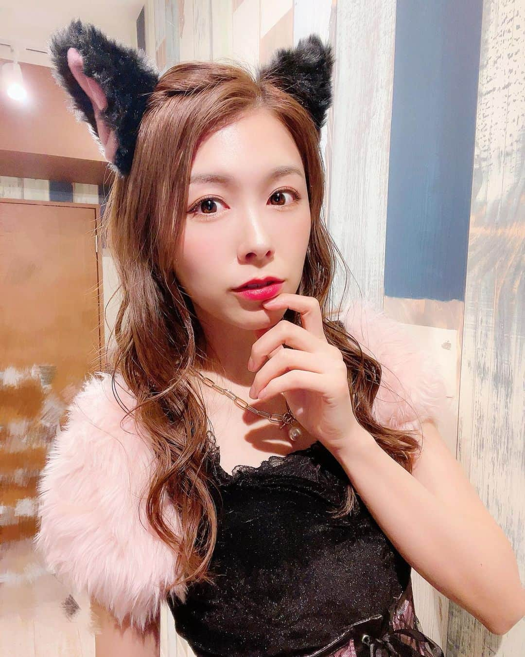 麻衣愛さんのインスタグラム写真 - (麻衣愛Instagram)「試しに飼ってみませんか？😸💕 . #にゃんにゃんの日 #ネコの日 #猫の日 #222 #アイドルの特権 #衣装だもん #笑笑」2月22日 23時34分 - maiaiii_0814