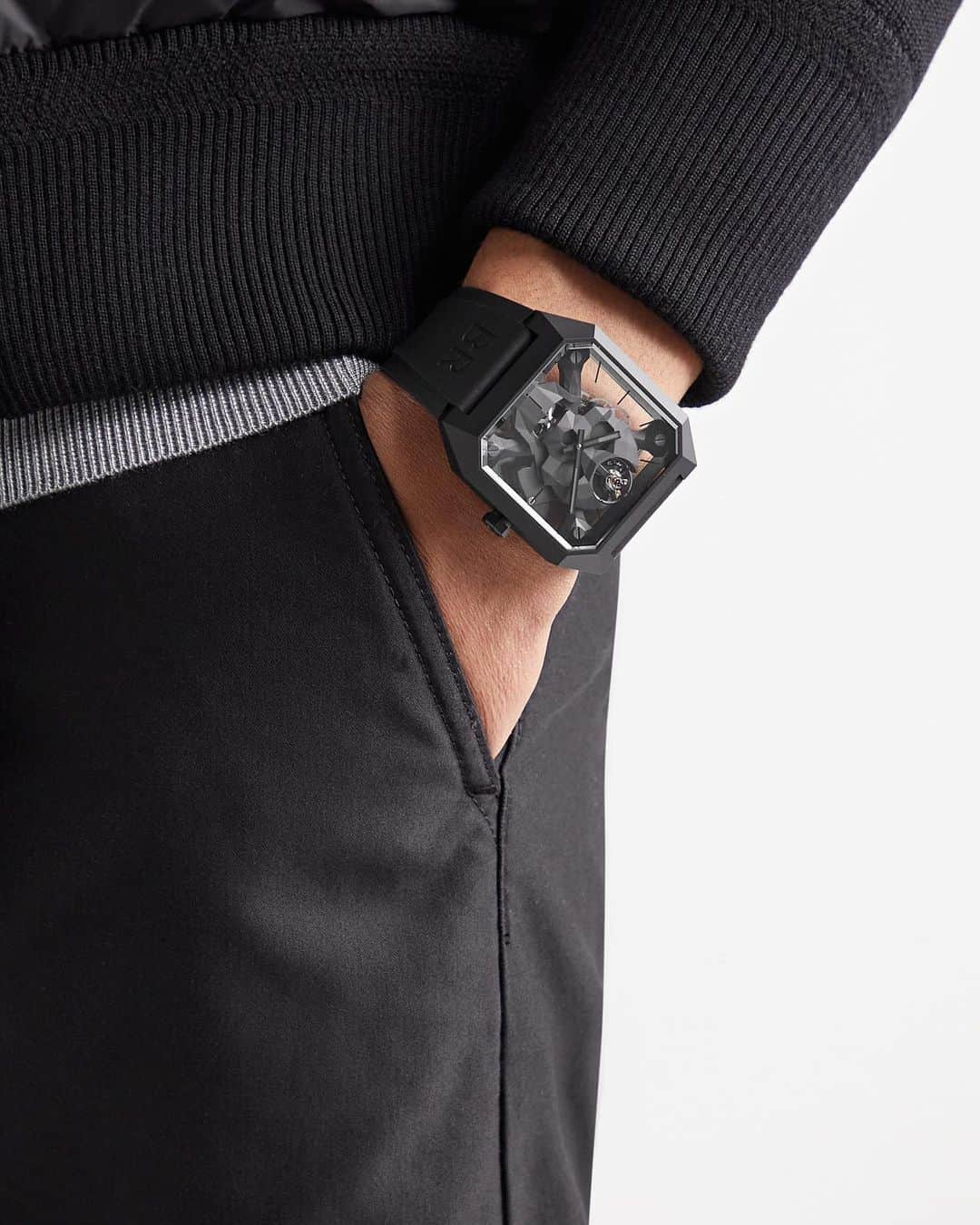 MR PORTERのインスタグラム：「The memento mori watch is almost as old as mechanical timekeeping itself – European nobles and rulers were said to prize skull-shaped pocket watches with intricate decoration that reminded them of their fleeting mortality. But the idea is even older, dating back at least as far as the classical philosophers of ancient Rome and Greece. That might all seem a far cry from a black ceramic luxury watch, but the same basic idea remains: face life with humility. It’s not all sombre and solemn either: as Mexico’s Día de los Muertos festival shows, there is more than one way to reflect on death. Similarly, this watch doesn’t take itself as seriously as it might appear. Hit the link in our bio for the full story.  Pictured here: @bellrosswatches BR 01 Cyber Skull Limited Edition Hand-Wound 46.5mm Ceramic and Rubber Watch, Ref. No. BR01-CSK-CE/SRB  Follow @mrporterwatches for the latest news, expert insights and luxury watches offered at MR PORTER.」