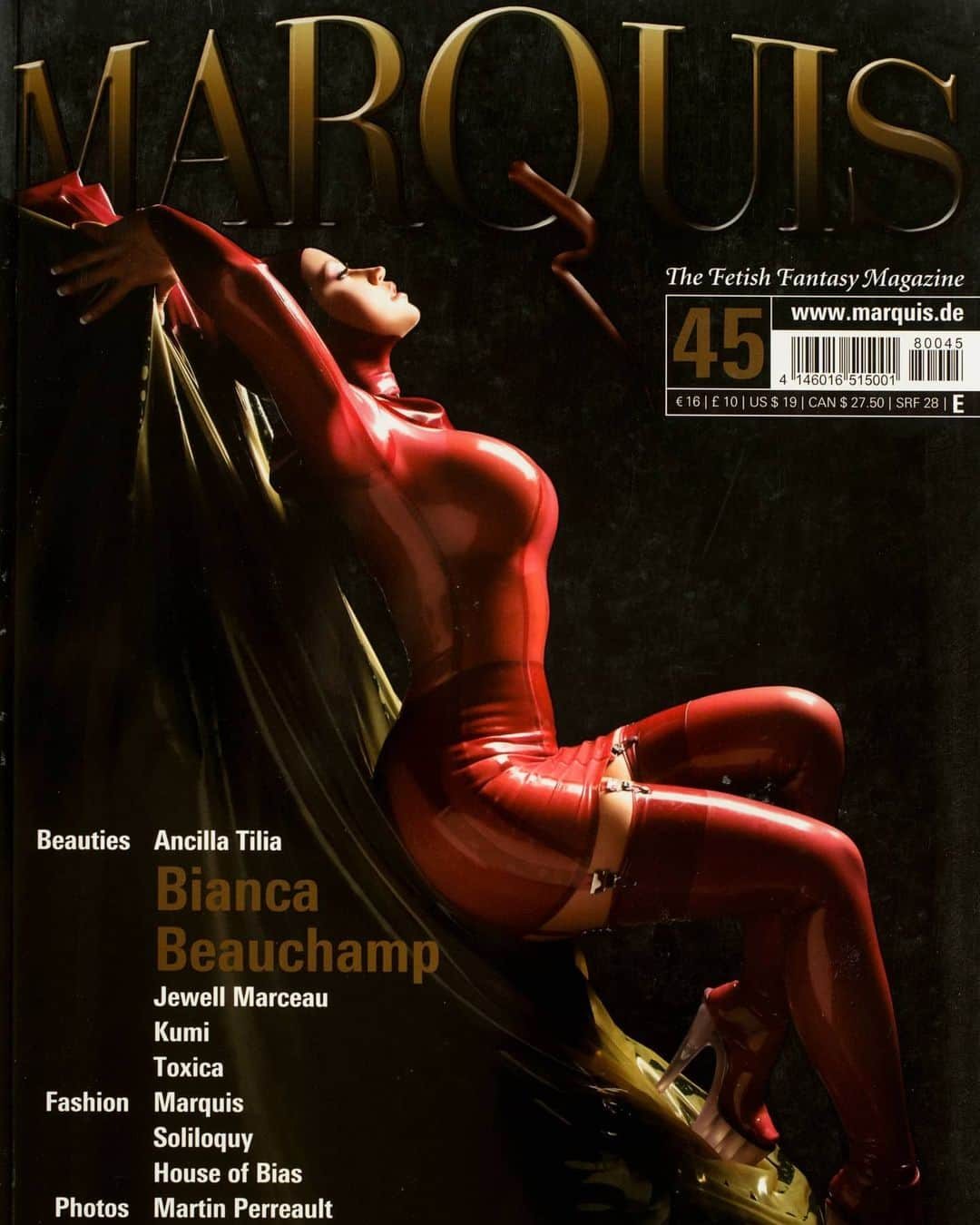 ビアンカ・ボーチャンプさんのインスタグラム写真 - (ビアンカ・ボーチャンプInstagram)「This #cover I did for @marquismagazine was total #highclass! I love the contrast of the red #latex #nun on black background and the gold gradient on the logo.」2月22日 23時34分 - biancabeauchampmodel