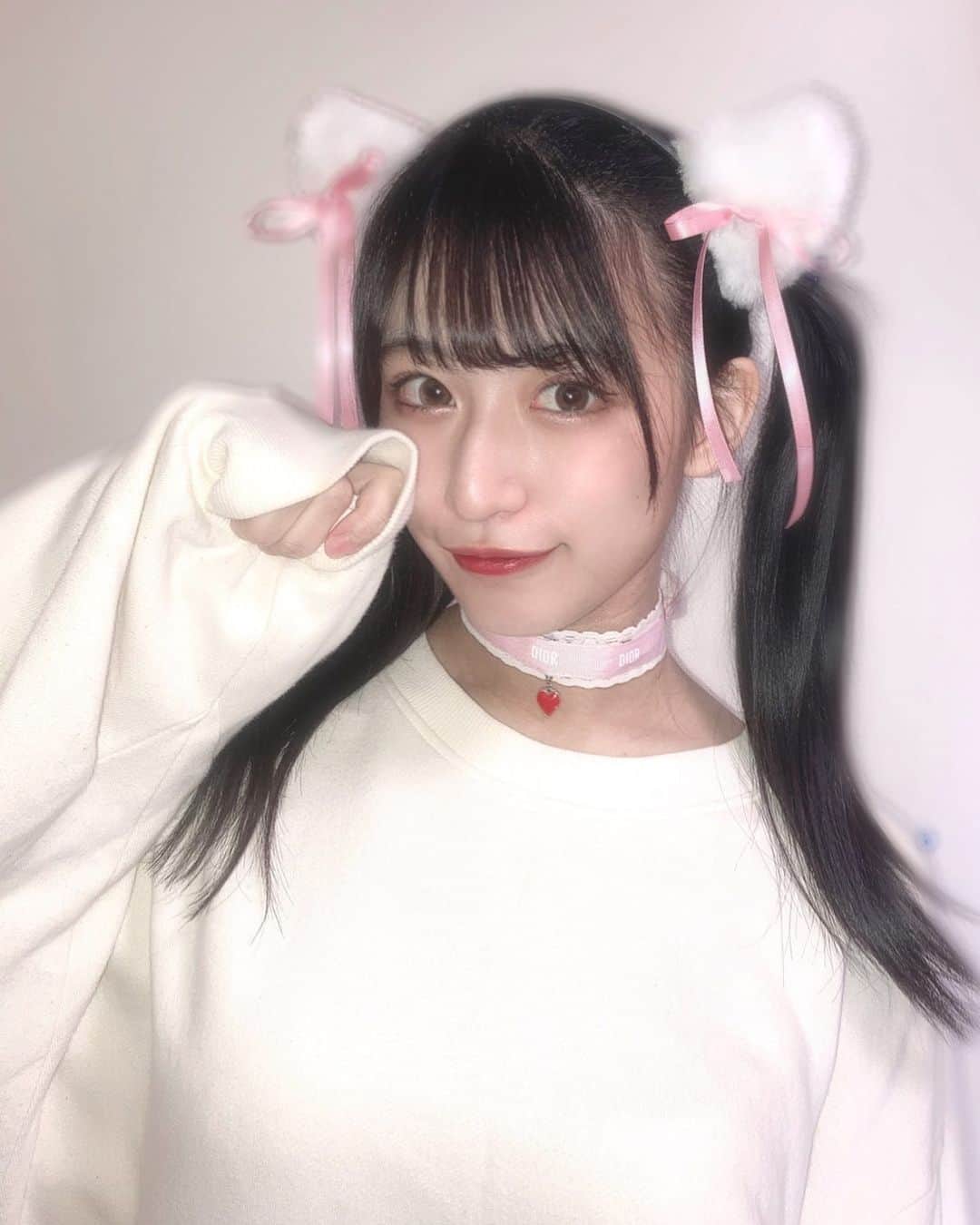 松本莉恋のインスタグラム：「猫になったんだよな、りこはー にゃんにゃんにゃん。^._.^」