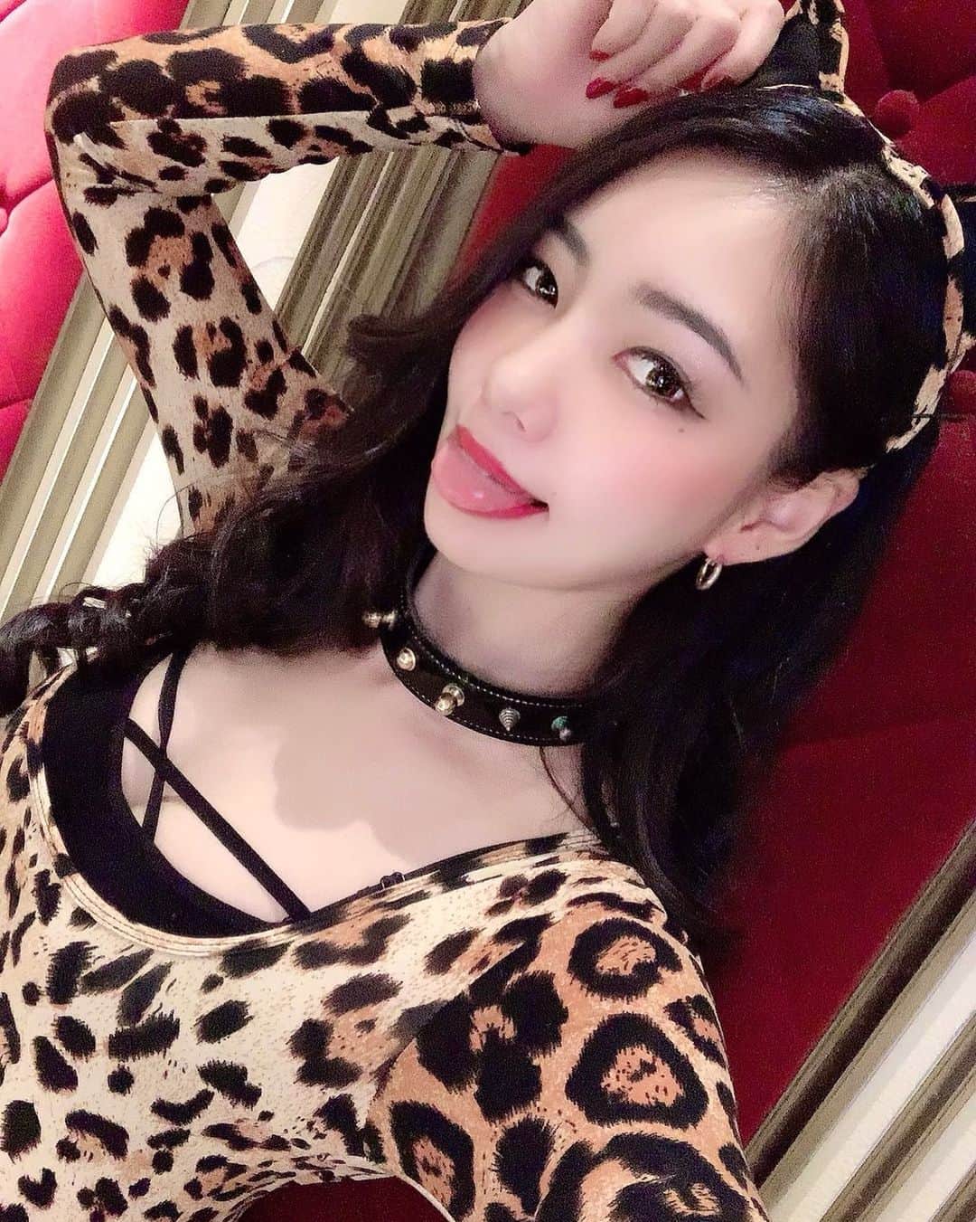 NaMieのインスタグラム：「駆け込み猫の日っ！﻿ ﻿ と思ったけど﻿ これは豹でした🐆🐾﻿ ﻿ ﻿ #猫の日 #ねこの日﻿ #にゃんにゃんにゃんの日 #0222﻿ #エンタメ活動を止めない﻿ #バーレスク東京 #黒髪ロング #女豹﻿ #六本木 #roppongi #tokyo #japan #burlesque」