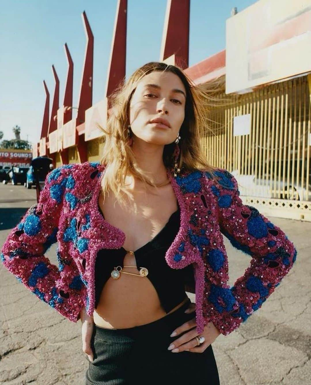 IMG Modelsさんのインスタグラム写真 - (IMG ModelsInstagram)「LA Times. 💖 #HaileyBieber (@haileybieber) stars in the latest edition of @voguemagazine. #📷 @philipdanielducasse #👗 @gabriellak_j #✂️ @edwardlampley #💄 @gracegraceahn #⭐️ #IMGstars」2月22日 23時41分 - imgmodels