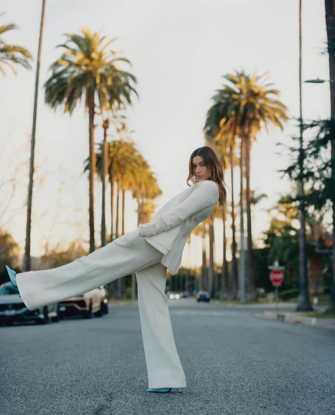 IMG Modelsさんのインスタグラム写真 - (IMG ModelsInstagram)「LA Times. 💖 #HaileyBieber (@haileybieber) stars in the latest edition of @voguemagazine. #📷 @philipdanielducasse #👗 @gabriellak_j #✂️ @edwardlampley #💄 @gracegraceahn #⭐️ #IMGstars」2月22日 23時41分 - imgmodels