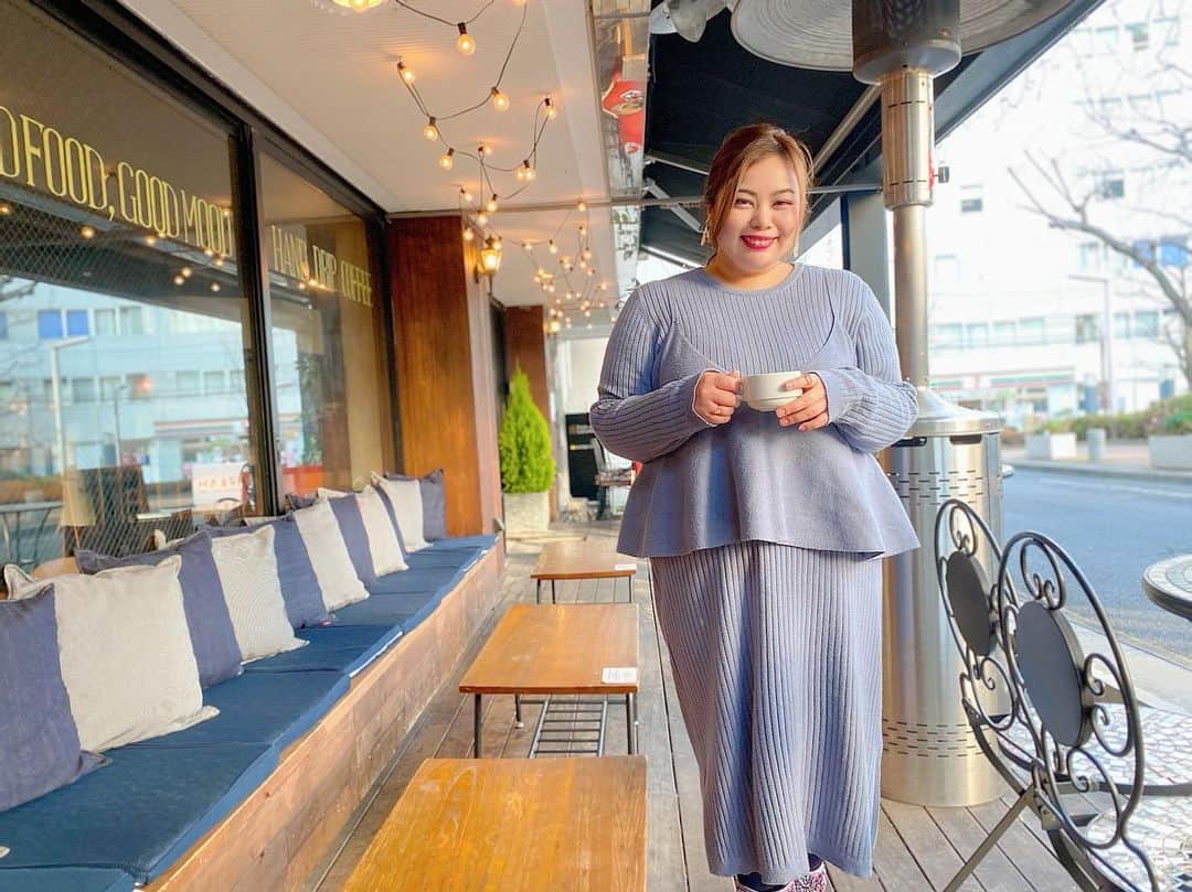 桃果愛さんのインスタグラム写真 - (桃果愛Instagram)「🤍﻿ ﻿ #psootd﻿ ﻿ #Ranan @ranan_official ﻿ ﻿ #Alinoma @alinoma_official さんで﻿ 購入したニットワンピのセットアップがお気に入りすぎて ヘビロテ中。﻿ ﻿ くすみブルーが個人的に今季好き❤︎﻿ ﻿ YouTubeにも着用動画出してみたよ〜🍑 他のコーデも合わせて1週間コーデを紹介しているので ぜひ観てね💋﻿ ﻿ 既にクローゼットがパステルカラー💛🧡💖💜💙で カラフル！ ﻿ 春が待ち遠しい🌸😌﻿ ﻿ ﻿ ﻿ ﻿ ﻿ #自分を愛してHappyに﻿ #aimomoka💋 ﻿ ﻿ ﻿ ﻿ ﻿ #ぽっちゃりコーデ #プラスサイズファッション #ぽっちゃり女子 #ぽっちゃりモデル #プラスサイズモデル #春コーデ #くすみブルー #くすみカラーコーデ #カフェ好き #渋谷カフェ #仕事帰り #寄り道カフェ ﻿ #plussizefashion #plussizewomen #plussizemodel #plussizejapan #bodypositivity #bopo」2月22日 23時41分 - ai_momoka.plussizemodel