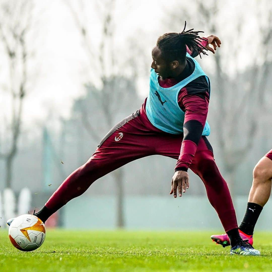 ACミランさんのインスタグラム写真 - (ACミランInstagram)「Focus. Regroup. The #UEL awaits 💪 #ACMFKCZ #SempreMilan  Powered by A2A Energia」2月22日 23時50分 - acmilan