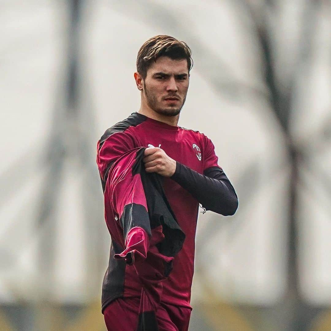 ACミランさんのインスタグラム写真 - (ACミランInstagram)「Focus. Regroup. The #UEL awaits 💪 #ACMFKCZ #SempreMilan  Powered by A2A Energia」2月22日 23時50分 - acmilan