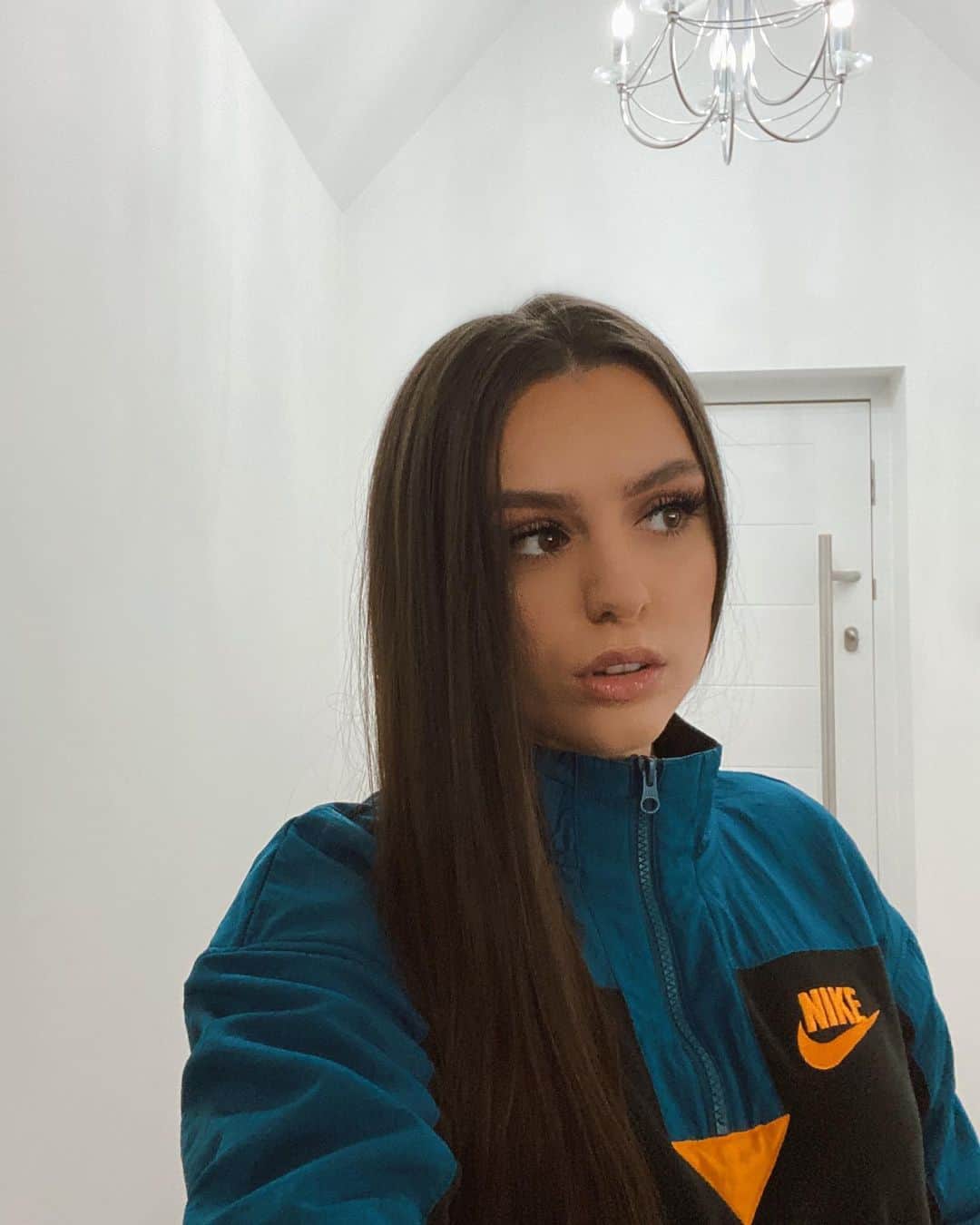 シェール・ロイドのインスタグラム：「Hi 🧡」