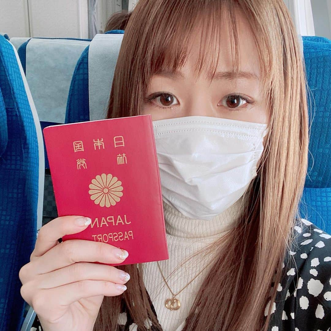 北林明日香のインスタグラム：「数日前から韓国に来ています  そして結婚してからは初めて、最後に会ってから1年3ヶ月ぶりに夫に会いました  というわけでこれからしばらく韓国に滞在します  今は2週間の隔離中なので入国してからPCR検査を受けに保健所に行った以外は一歩も外に出ていないのでまだ韓国らしい写真は全くありませんがまずは隔離と最後のPCR検査をしっかりと終えてしばらくは韓国生活を楽しみたいと思います  결혼후 처음으로...1년3개월만에 남편을 만났어요 아직 2주간 격리중이지만 드디어 저의 가족생활과 한국생활이 시작이에요  #国際結婚 #국제결혼 #やっとここまで来れました」