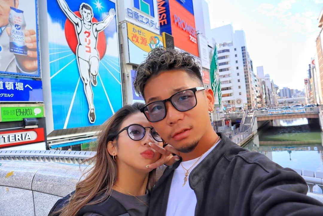 Eminanaのインスタグラム：「. . わたしの誕生日旅行🌹 . たくさんお祝いしてくれてありがと🐒 . . . #birthday#birthdaygirl#birthdaytrip#Osaka #大阪#大阪旅行#心斎橋#弾丸旅行#弾丸トラベラー  #日帰り旅行#誕生日プレゼント#カップル旅行 #カップルフォト#国内旅行#カップル#couplegram」
