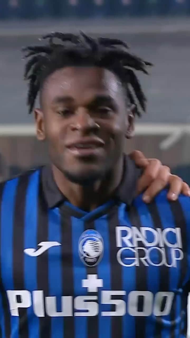 アタランタBCのインスタグラム：「Quando diventi il miglior marcatore straniero della storia dell’Atalanta 🔥💪🏾 When you become the top foreign goalscorer in #Atalanta history 🤩 ⠀ 6️⃣⚽️❗️ ⠀ @duvanzapata91 #GoAtalantaGo ⚫️🔵 #Atalanta #BergAMO #ForzaAtalanta #SerieATIM」