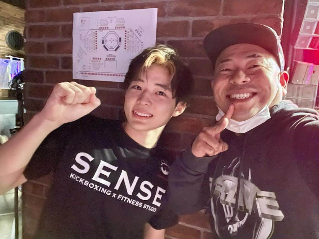 グッティーさんのインスタグラム写真 - (グッティーInstagram)「ㅤ ㅤ 「有井渚海選手と、ナイス "初登場！" "8戦7勝無敗！" "念願" セルフィー！！ありがとーう！！」 ㅤ #有井渚海 選手 #RoadToONE #congratulations #RISE #ナイスセルフィー #グッティー写真」2月23日 0時03分 - gutty_bigsmile31