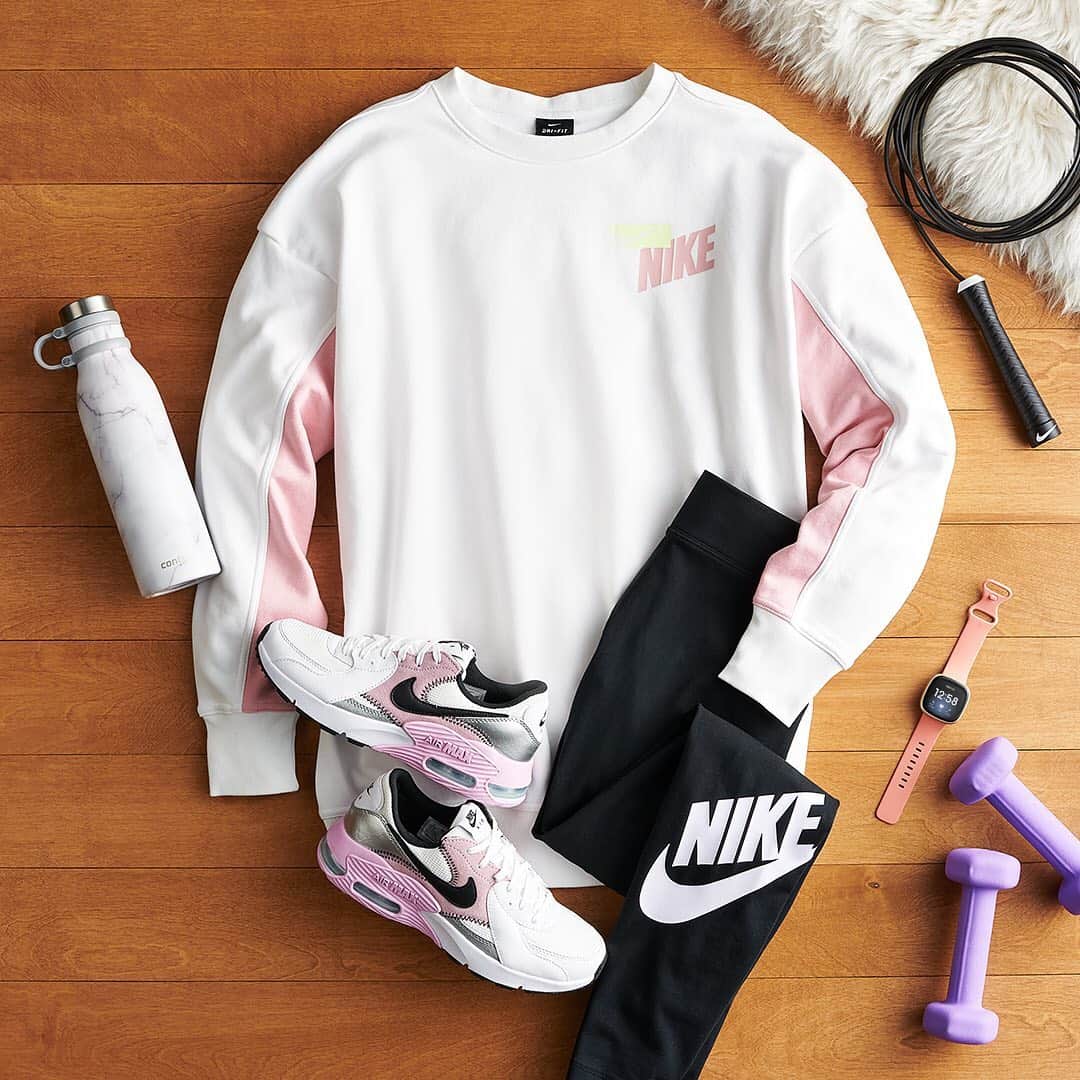ロック&リパブリックのインスタグラム：「Show your workout that you mean business. 💪 #mondaymotivation #Kohls」