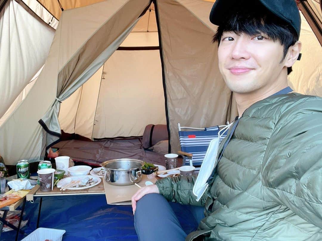 イ・サンヨプのインスタグラム：「캠핑은 어렵다 #당근마켓각」