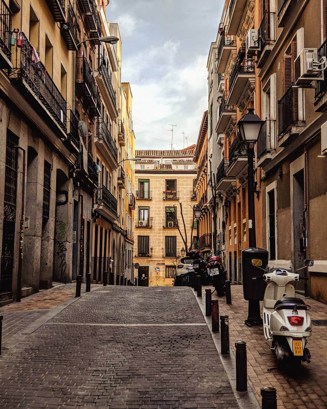 Guido Gutiérrez Ruizのインスタグラム：「Urban living • Vida urbana」
