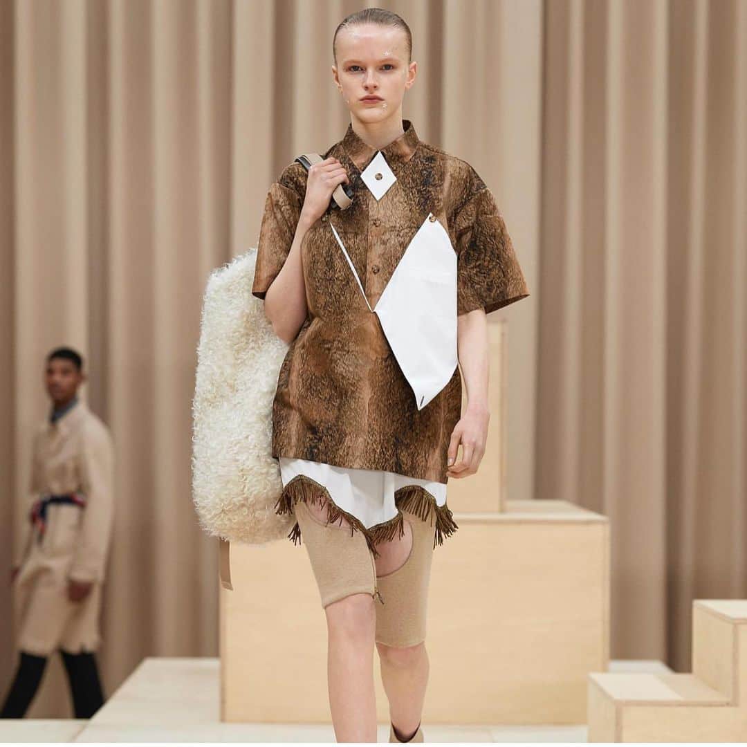 アンナ・デッロ・ルッソのインスタグラム：「@burberry F/W21 menswear by @riccardotisci17 ❤️❤️❤️ “the collection is an homage to the relationship between humanity and nature “said Riccardo #lfw」