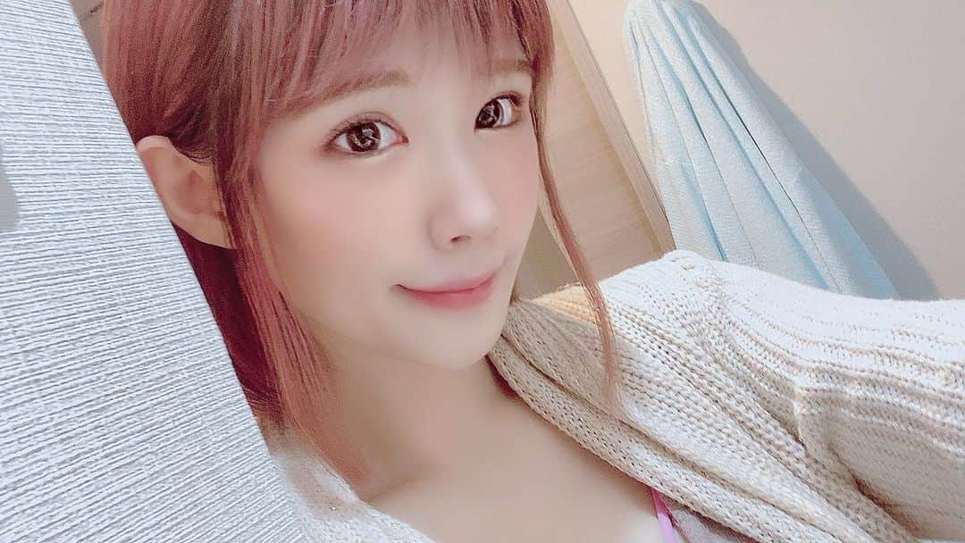 涼宮琴音のインスタグラム：「髪色暗くしようか悩んでる」