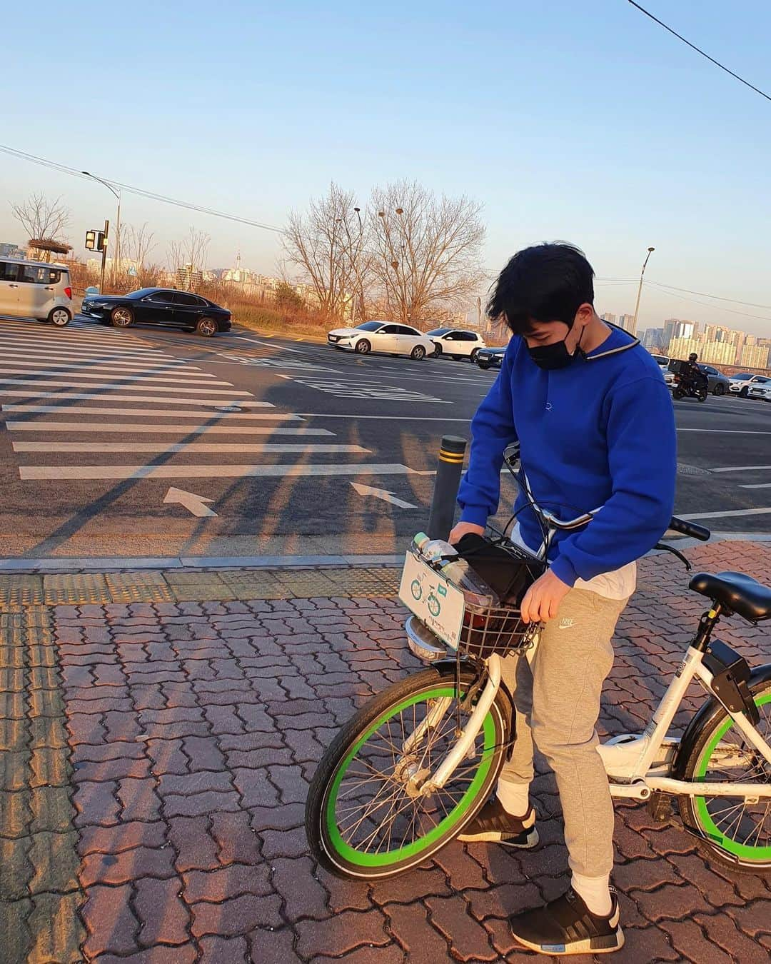 メン・セチャンさんのインスタグラム写真 - (メン・セチャンInstagram)「이제 덥다 🚴‍♂️」2月23日 0時19分 - sechang91