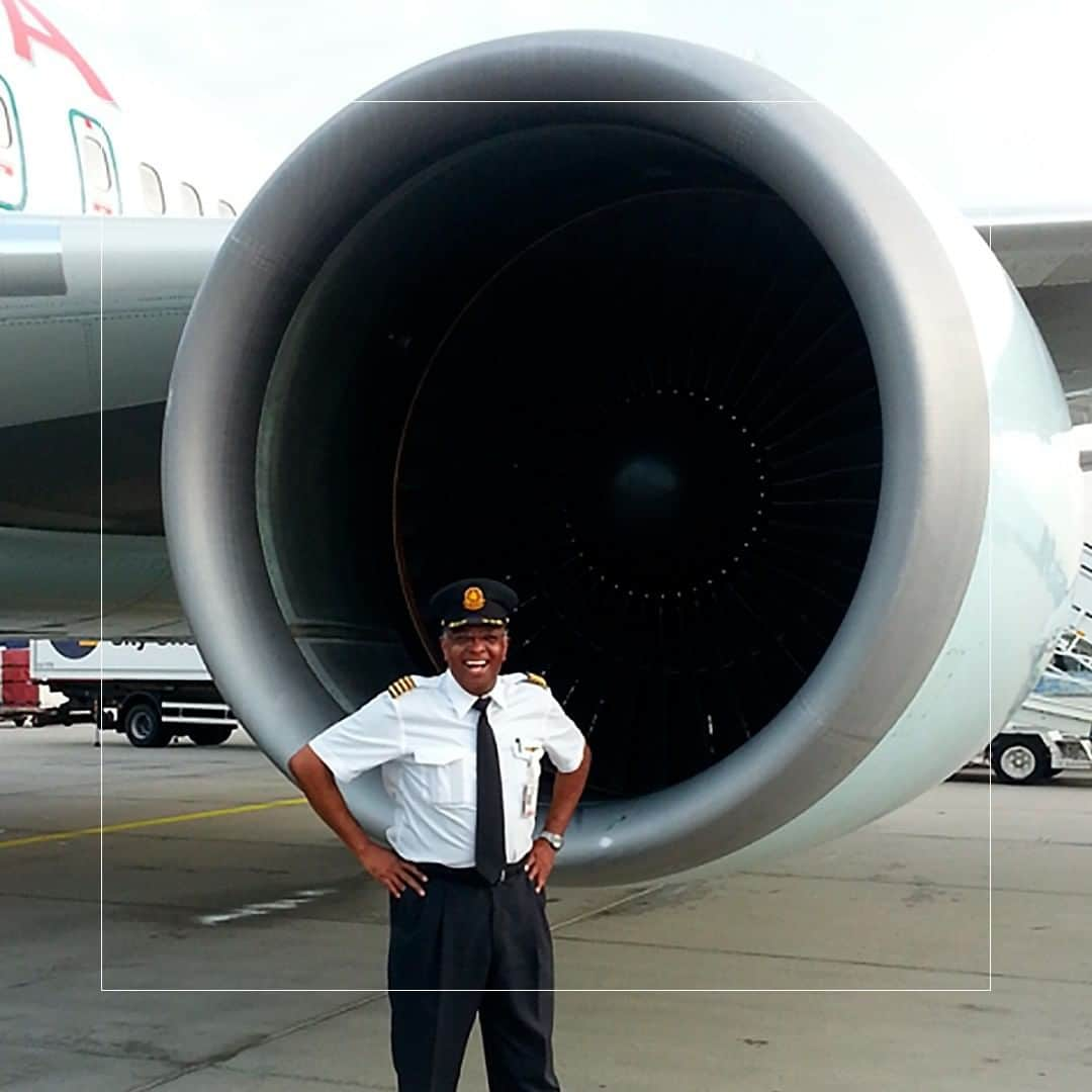 AIR CANADAさんのインスタグラム写真 - (AIR CANADAInstagram)「We continue to  amplify the voice of our employees and share their stories in honour of Black History Month. Meet Captain Orrett Williams.  His first experiences with aviation were watching aircraft from the roof of his family home, in Jamaica. At the time, working in aviation did not seem like an attainable goal. Years later, after visiting the flight deck on his immigrating flight to Canada, he knew that he would become an aviator, no matter what it took.  “Throughout my life I have had many role models that have supported me unconditionally, especially my mother. She taught me to believe in myself, that no dream was unattainable and to work hard towards my goals.  I faced many challenges, such as navigating the path to an airline position, financing and the lack of diverse representation in aviation. Throughout my journey, I kept her words and teachings with me.  My advice for youth pursuing aviation is to persevere despite the challenges. Always seek to improve and focus every day on those goals.” . . Nous continuons d’amplifier la voix de nos employés et de partager leurs histoires en l’honneur du Mois de l’histoire des Noirs. Voici le commandant de bord Orrett Williams.   Ses premières expériences de l’industrie de l’aviation : observer des avions depuis le toit de la maison en Jamaïque. À l’époque, le but de travailler dans le domaine semblait inaccessible. Mais après avoir visité le poste de pilotage lors de son vol d’immigration au Canada, il savait qu’il deviendrait un aviateur, peu importe les moyens pour y parvenir.  « Toute ma vie, j’ai eu des modèles qui m’ont appuyé inconditionnellement, comme ma mère. Elle m’a appris à croire en moi, qu’aucun rêve n’était irréalisable, et à travailler fort pour atteindre mes objectifs.   J’ai affronté plusieurs défis : trouver le moyen d’obtenir un poste auprès d’une société aérienne, payer mes études, le manque de diversité du secteur du transport aérien. Pendant tout mon parcours, les paroles et les leçons de ma mère ne m’ont pas quitté.   Mon conseil aux jeunes qui rêvent d’aviation est de persévérer malgré les difficultés. Cherchez toujours à vous améliorer et concentrez-vous sur vos buts, tous les jours. »」2月23日 0時30分 - aircanada