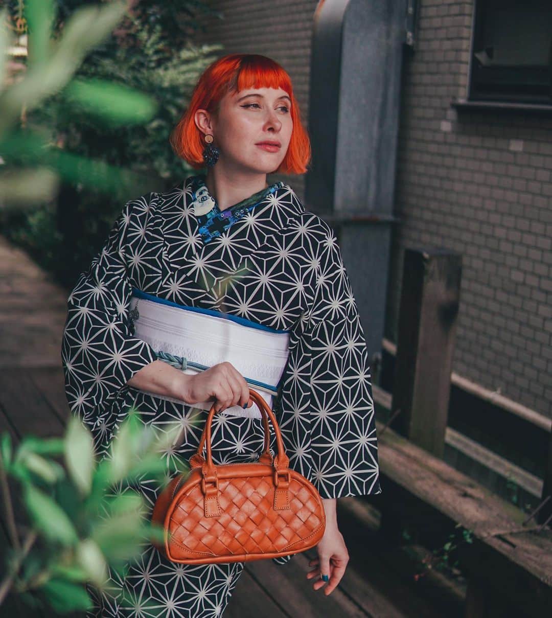 Anji SALZのインスタグラム：「Missing my vibrant and fresh cut hair by @number76_tokyo 😢☺️ Wondering when I can get a fix. How does one go to the hairdresser for hours with a baby? If you have any tips let me know 😂  新しくカラーとカットした去年の思い出❤️ また早く @number76_tokyo に行きたいけど、どうやって数時間かけて赤ちゃんとサロンに行けるのかな？ 経験がある人がいたら教えてねw 誰かに抱っこしてもらうしかないのかな😂  Hair: @number76_gomi Kimono: second hand Bag: @robita_bag  💕」