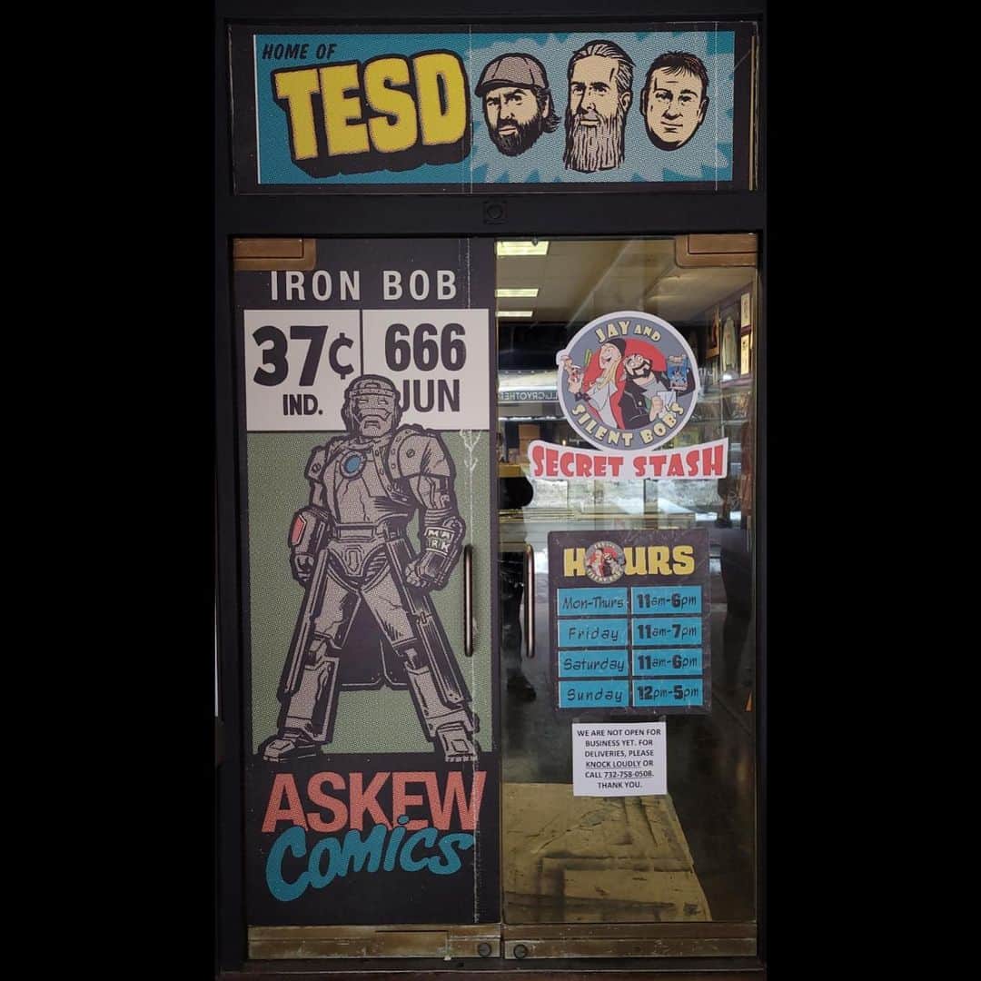 ケヴィン・スミスさんのインスタグラム写真 - (ケヴィン・スミスInstagram)「BUDDY AND IRON BOB! The brand new @jayandsilentbobstash opens at 65 Broad Street in Red Bank today (just down the block from our longtime home at 35 Broad Street)! @odblues7 busted his ass to make it happen, building a new home for all things @jayandsilentbob! Pop in to see @michaelzapcic behind the counter or peep the #tesd General Store, where @tellemants, @bqquinn, and @baronvonflanagan shoot their stuff! And @briancohalloran will be by some time this afternoon to hang the “I Assure You We’re Open” tarp over the faux doors of the @quickstopgroceries facade at the back of the store! Starting at 10am, you can shop the new #secretstash in person - but in Mid-March, we’re looking to do a Grand Opening with me and @jaymewes on site for the festivities! Brand new Stash shirts by @captain_ribman will be available at the store and on the #jayandsilentbob website next week, and we’ll be adding new merch every month! Last Year when the pandemic first hit hard, I asked #waltflanagan if, after 23 years in business, it was time to shutter the Stash. Walt said no. “This place means too much to too many people to close it yet.” So we found a more cost effective space and recommitted to retail - the very field that was responsible for our first film, #clerks! Thank you to the town of #redbanknj for hosting us these last 2 decades, and for cheering us on as we try for another 2 decades! Big thanks to Walt, Mike, Ming, Bry, Git ‘Em, Marc, Sunday Jeff, Johnny, Carol, and Taylor for getting the Secret Stash this far and for keeping it going in our new home! Hey, @amc_tv: with a spiffy new “set”, is it too soon to talk about a @comicbookmenamc reboot? #KevinSmith #jasonmewes #jaymewes #jayandsilentbobssecretstash #mikezapcic #comicbookmen #ironbob #buddychrist」2月23日 0時24分 - thatkevinsmith