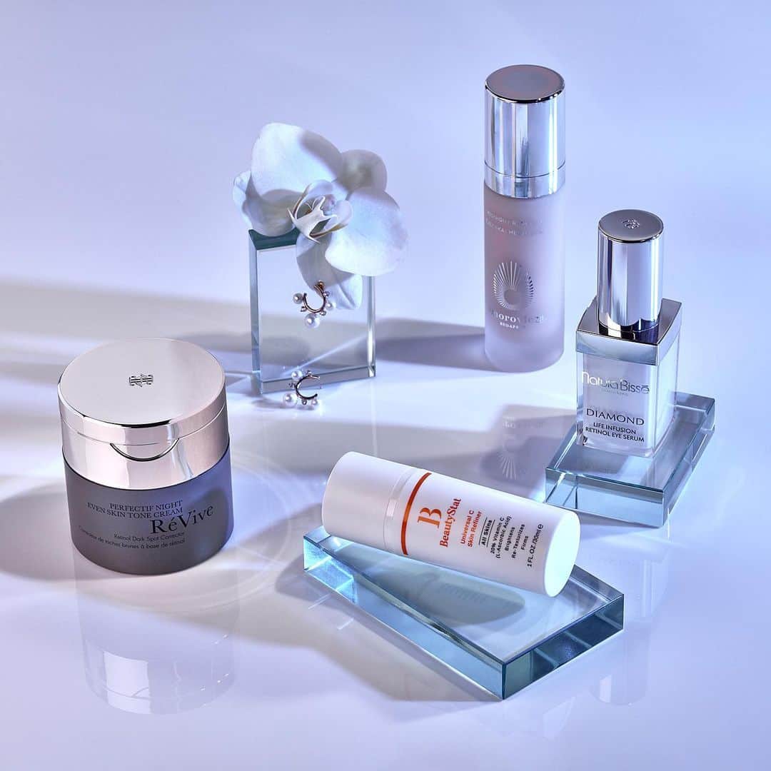 Saks Fifth Avenueのインスタグラム：「According to the #SaksBeauty experts, everyone’s skincare routine should include these two hero ingredients: 1) Retinol, for cell renewal and boosting collagen. 2) Vitamin C, for brighter and smoother skin.」