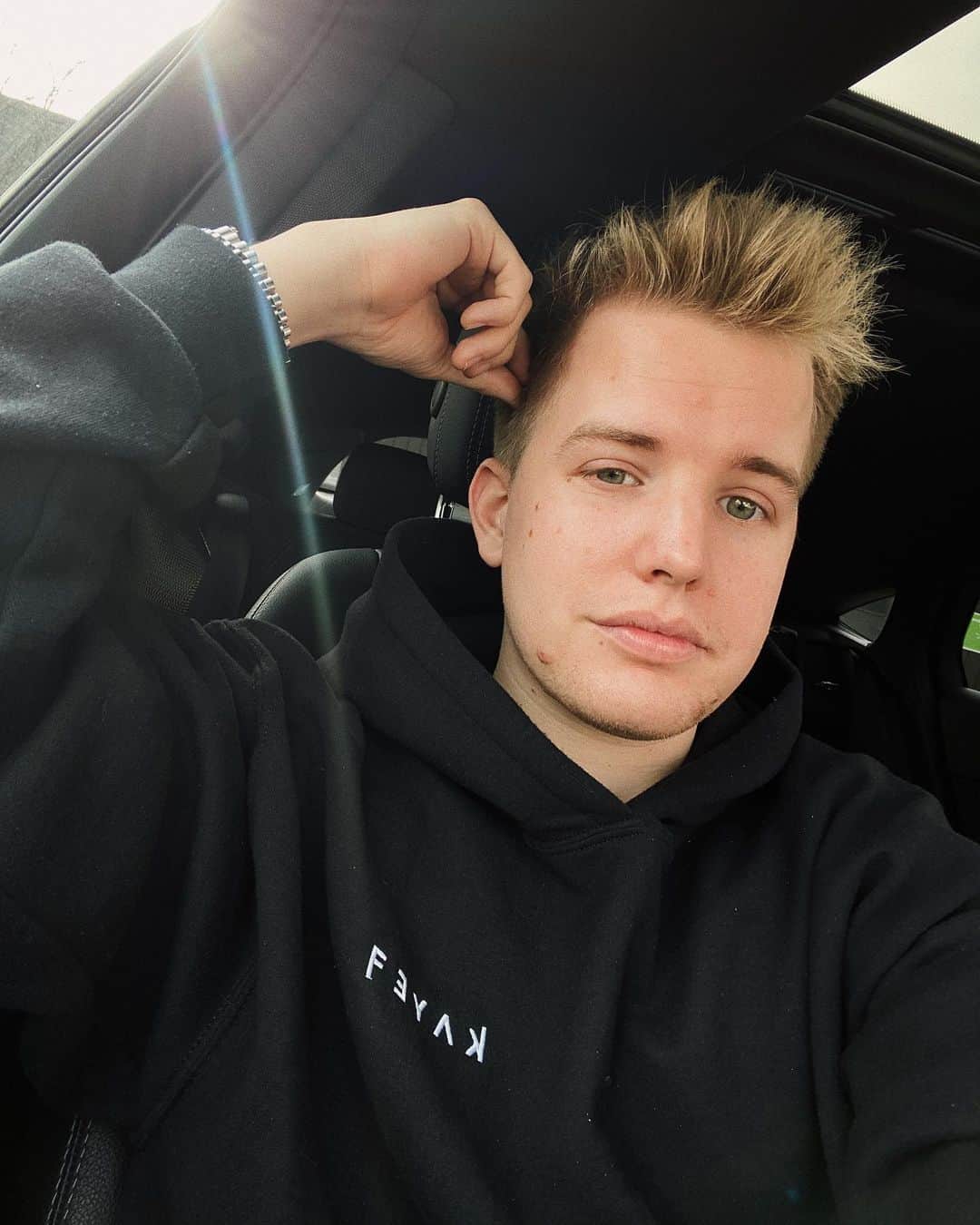 Kayefのインスタグラム：「✌🏻Was für Produkte würdet ihr euch mal für den Shop wünschen? ⬇️」