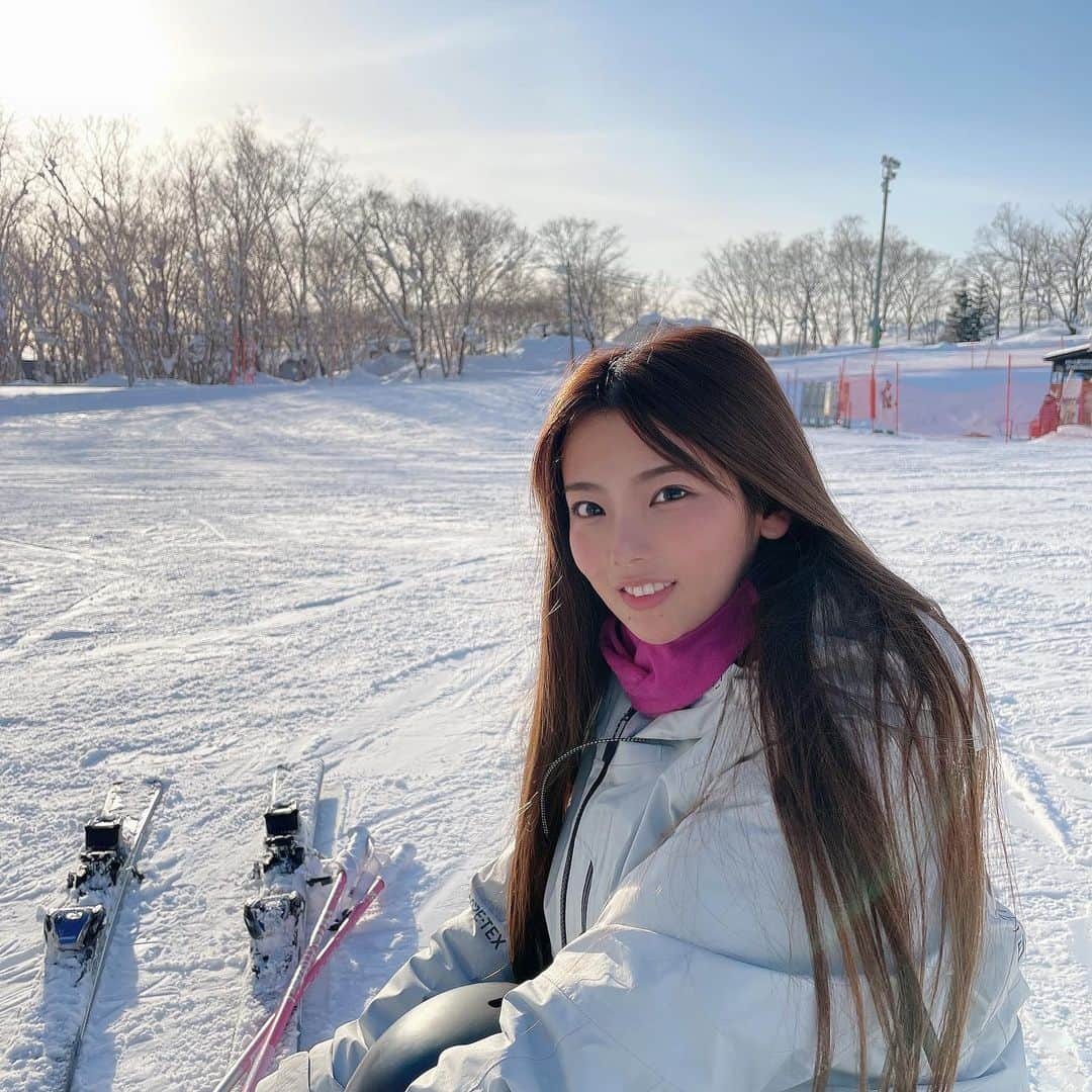 MiyakeKasumi さんのインスタグラム写真 - (MiyakeKasumi Instagram)「ほぼ初のスキー💕  ニセコすごかった😍  ふかふかの雪楽しかったなぁ🙄✨  スキーもスノボーもかっこよく滑れるようになりたい🥺  #ニセコ #北海道 #スキー #スノボー #雪 #snow #powdersnow #niseko #hokkaido #skiing #snowboarding #坐忘林 #スキーウェア #スノボーウェア #ak #love #happy #雪景色 #white」2月23日 0時35分 - 1225kasumi