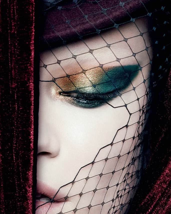 のインスタグラム：「#Metallica 💥💥💥💥  Photography @milesaldridge  Make Up @thevalgarland   #MilesAldridge #ValGarland」