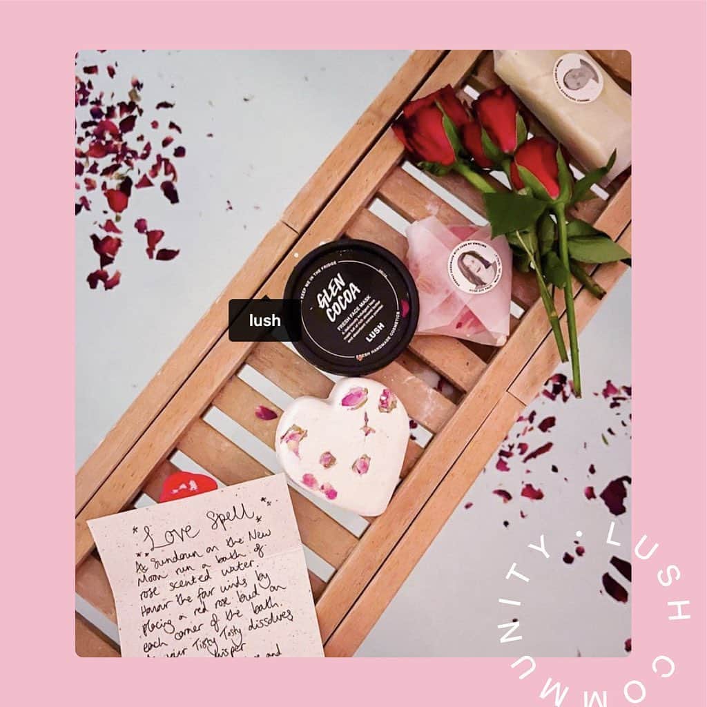 ラッシュのインスタグラム：「Feeling fresh faced and loved from an indulgent moment of self care? Feburary's fresh and Flowers box burst with handmade beauty treats to bring a little joy to your day. 🌹🛁 Want to see our newest Fresh and Flowers box? Subscribe before 24th February to receive a unique skincare experience in March. (Link in bio)  FresherThanYou #FreshIsBest #GetRefreshed #SelfCare #LushCommunity #BeautySubscriptionBox #Lush #FreshMatters #MeTime #FeedYourSkin #FreshHandmadeCosmetics  📷: @allthingsveganuk @ultrabland @sustainable.beth @bebravebeyouasmr @em.eye.lee」