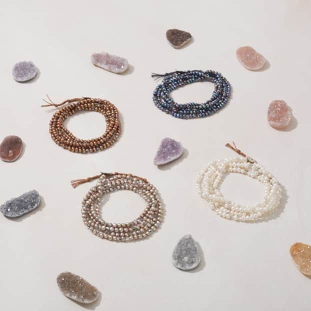 チャンルーのインスタグラム：「Pearls, pearls, pearls. Bracelets showcasing nature's beauty 🐚」