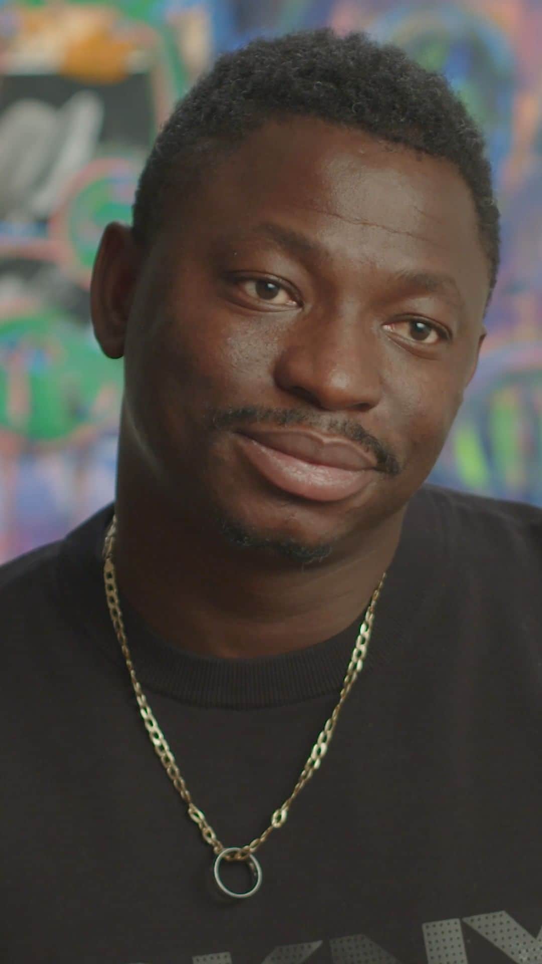 クリスティーズのインスタグラム：「A painter and craftsman, the Cote d'Ivoire-born artist speaks with us about his creative process (many of his works incorporate materials found in Abidjan and NYC) and the importance of including children in his art. . ‘It’s possible to grow up on the street and become someone.' — Aboudia  . ABOUDIA | Noutchy in New York City — 25 February-12 March, online . #art #artist #aboudia #nouchi #canvasstretching #painting #painter #worksonpaper @aboudia6」