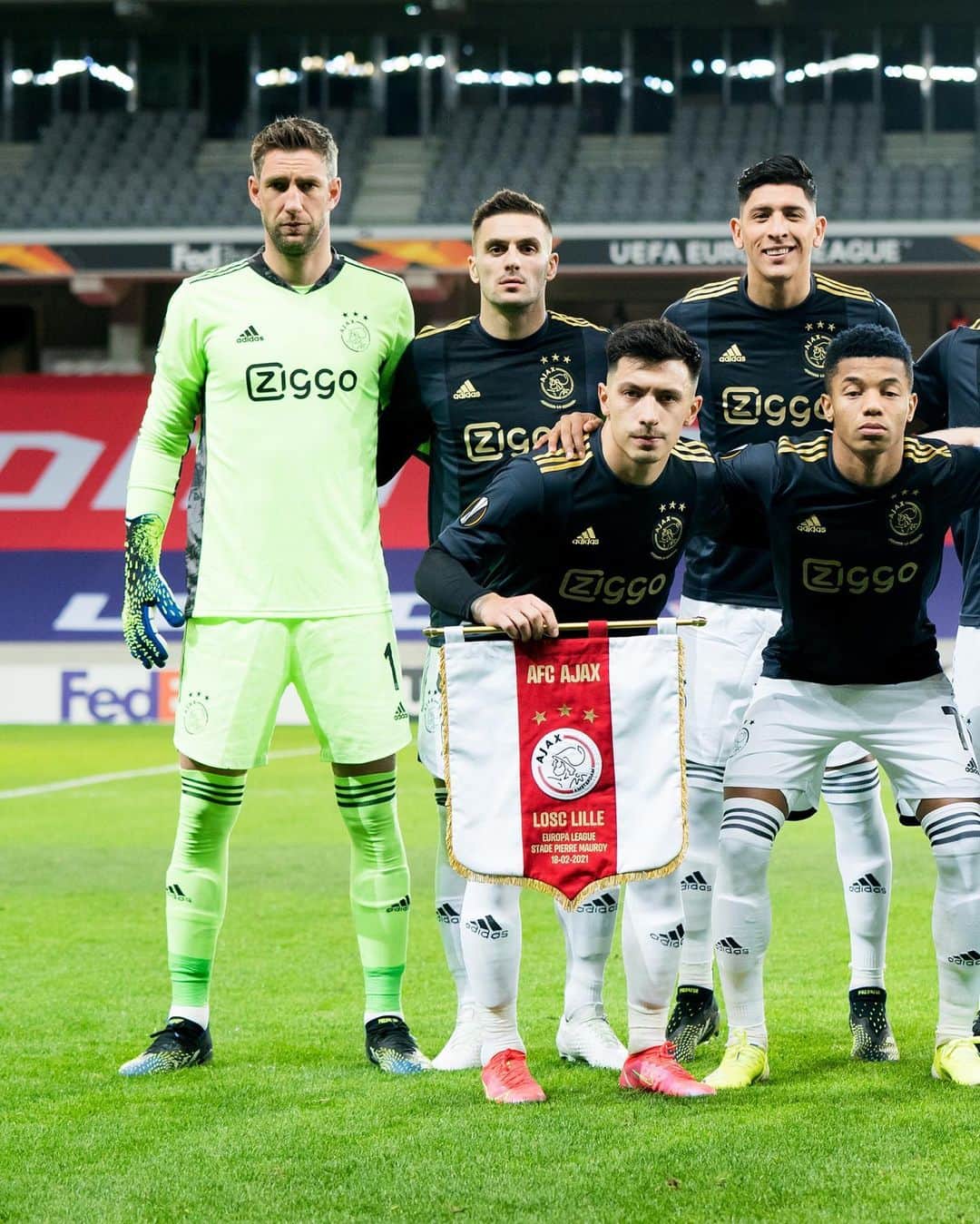 アヤックス・アムステルダムさんのインスタグラム写真 - (アヤックス・アムステルダムInstagram)「Take a bow for 𝟭𝟬 wins in a row! 💫 ✔︎ FC Twente ✔︎ Feyenoord 🏆 AZ ✔︎ Fortuna Sittard ✔︎ Willem II ✔︎ AZ 🏆 PSV ✔︎ Heracles Almelo 🌍 Lille ✔︎ Sparta」2月23日 6時18分 - afcajax