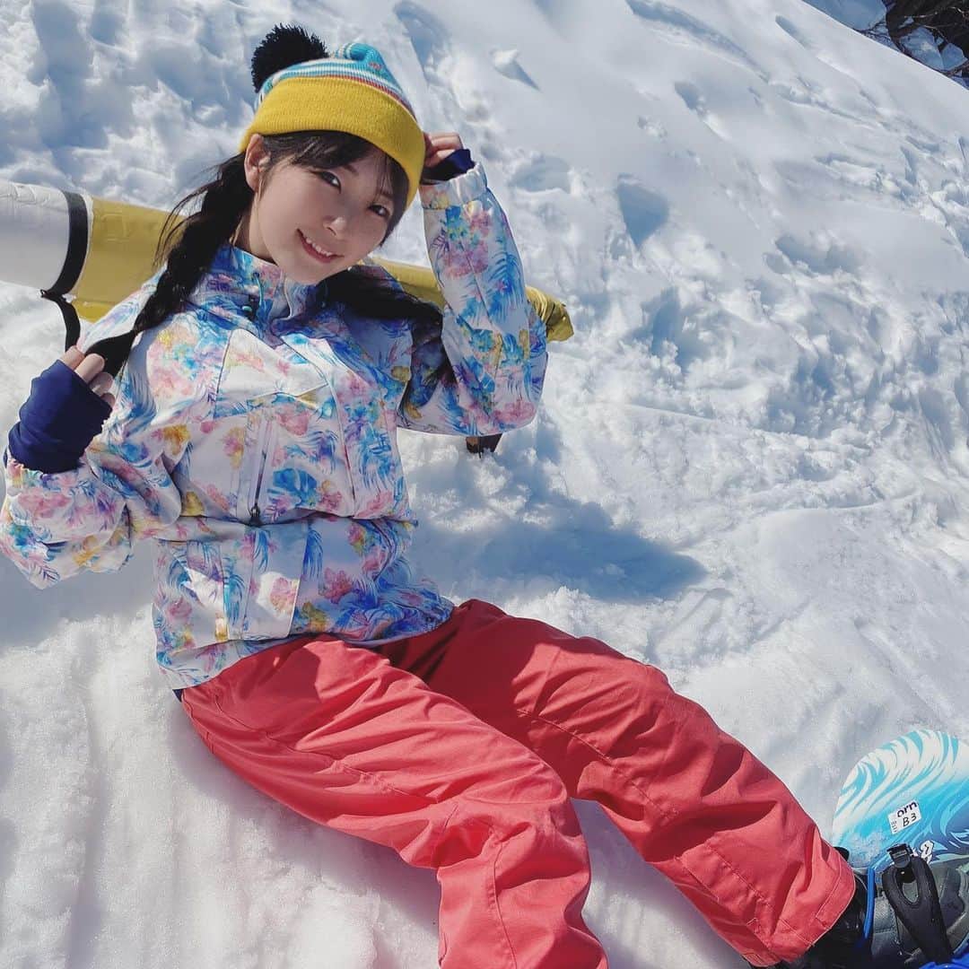 服部彩香のインスタグラム：「スノボしてきた🏂💓 . #スノーボード #スノボ #フリーモデル #フリーランス #被写体 #撮影会 #グラドル #グラビア  #くびれスト #美脚 #被写体 #撮影会 #撮影依頼 #仕事依頼 #ポートレート #ポートレートモデル #野外撮影  #あやかまる #服部彩香 #shotting  #portrait #japanesegirl  #cute #kawaii  #followme  #写真好きな人と繋がりたい #カメラ好きな人と繋がりたい」