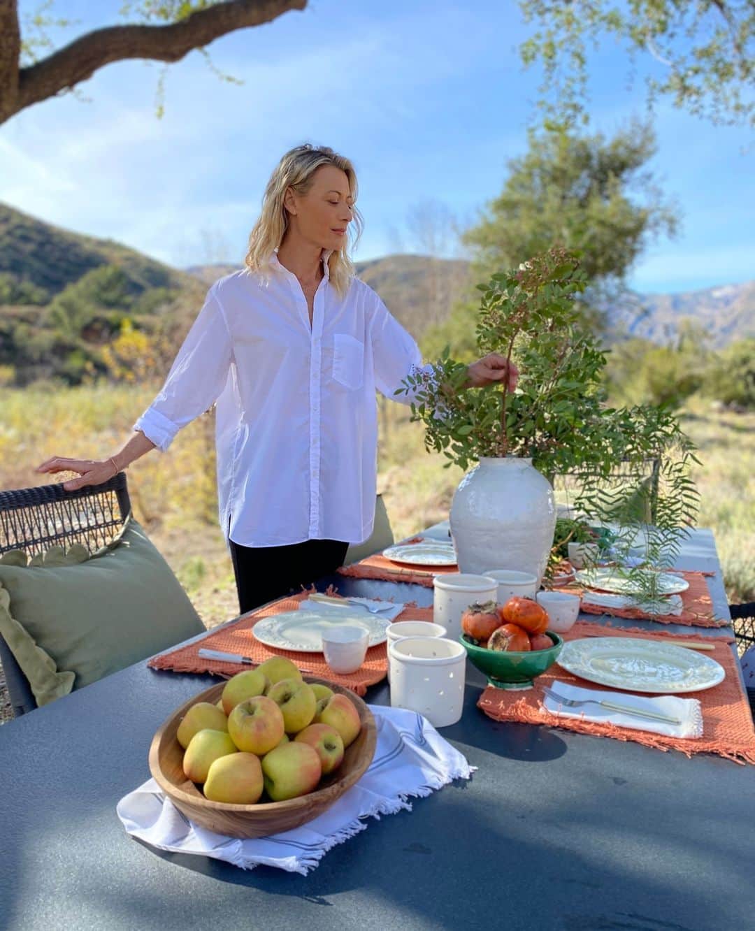 フランク&アイリーンのインスタグラム：「If only our breakfast set up looked like this every morning. #FrankandEileen」