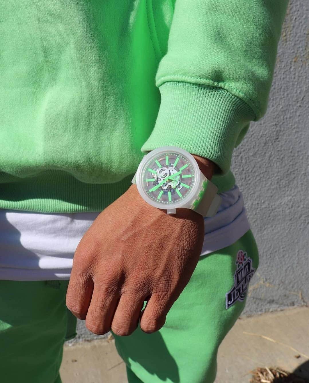 Swatchのインスタグラム：「@chadkerley keeping the vibe in mint condition with BIG BOLD!  #TimeIsWhatYouMakeOfIt」