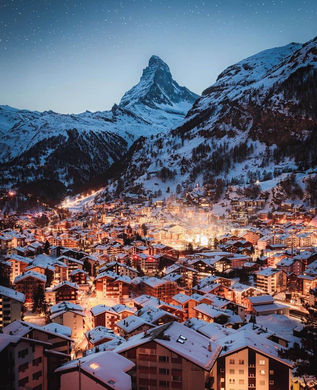 Canon Photographyのインスタグラム：「Snow capped villages in Switzerland  Photography // @ryanresatka  Curated by @henry.nathan  #snow #winter #ski #switzerland #village」