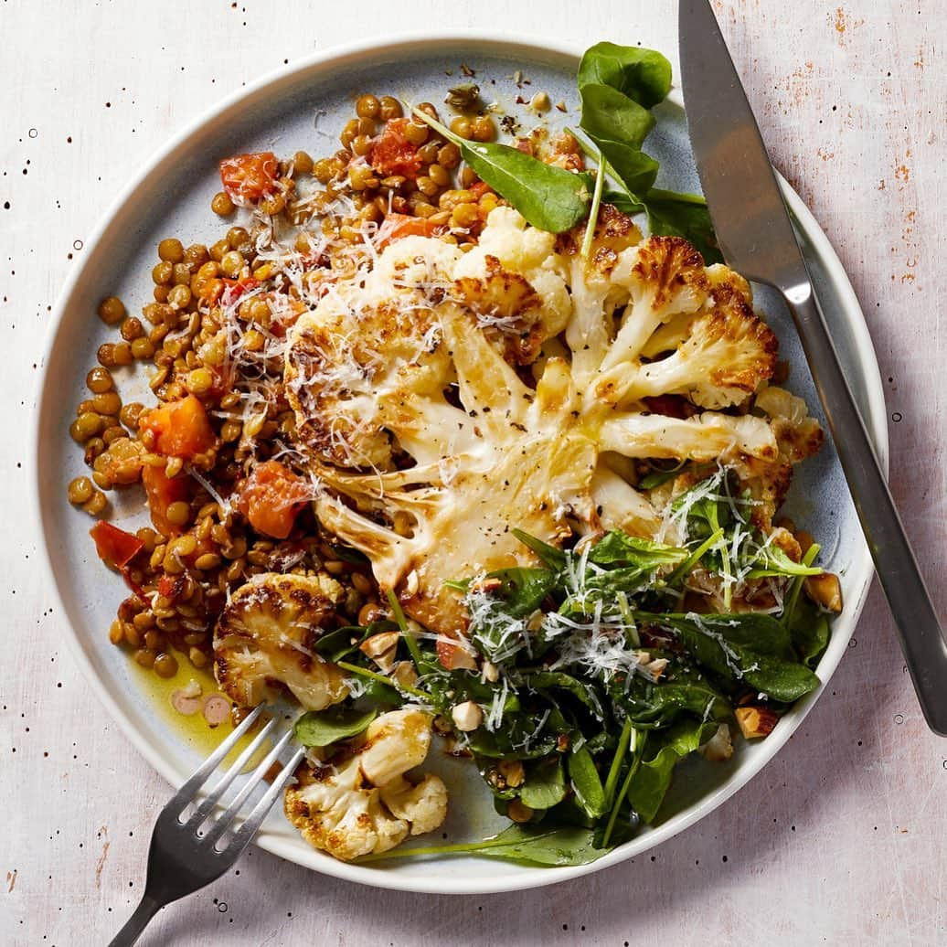 マーサ・スチュワートさんのインスタグラム写真 - (マーサ・スチュワートInstagram)「This hearty main-course salad is a perfect #meatlessmonday meal. The roasted cauliflower "steaks" are as delicious as they are satisfying, while the warm lentil salad that goes with them is full of flavorful roasted tomatoes, briny capers, and peppery arugula. Get the recipe featured in our March issue at the link in bio. 📷: @chrisrsimpson recipe by: @sarahcarey1 food styling by: @judy.kim prop styling by: @suzie_myers」2月23日 1時26分 - marthastewart