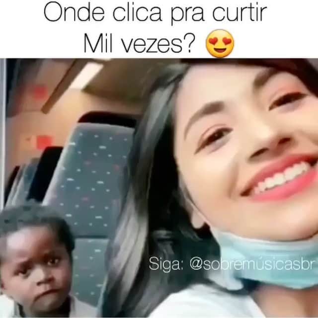 Eliana Michaelichin Bezerraのインスタグラム：「Eu não conheço essa querida garota e nem este bebê fofinho mas esta troca, amor e carinho entre eles me fez dividir com vcs este vídeo. Um beijo, um sorriso mudam o nosso dia. Quem aqui já brincou desta maneira com alguma criança? Elas são puras e deixam a vida mais leve... itimalia 🙈❤️😊」