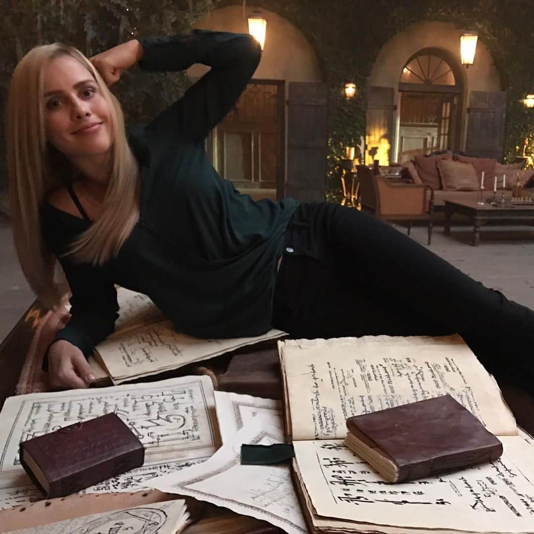 クレア・ホルトのインスタグラム：「Are photo dumps still a thing? TOGS edition」