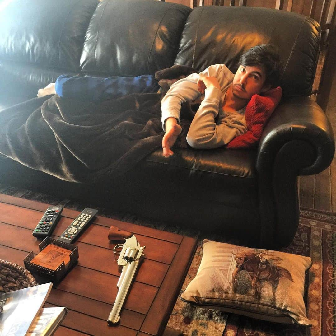 ジェニー・ガースさんのインスタグラム写真 - (ジェニー・ガースInstagram)「HBD Coltie @c0lt0njames  Love you like a son. Forever ❤️  *PS you shouldn’t be playing with that gun son!」2月23日 1時33分 - jenniegarth