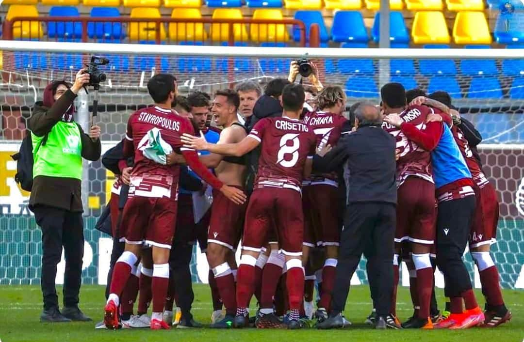 ロレンツォ・クリセティグのインスタグラム：「Nessuno può fischiettare una sinfonia. Ci vuole un’intera orchestra per riprodurla. #reggina1914 #serieb」