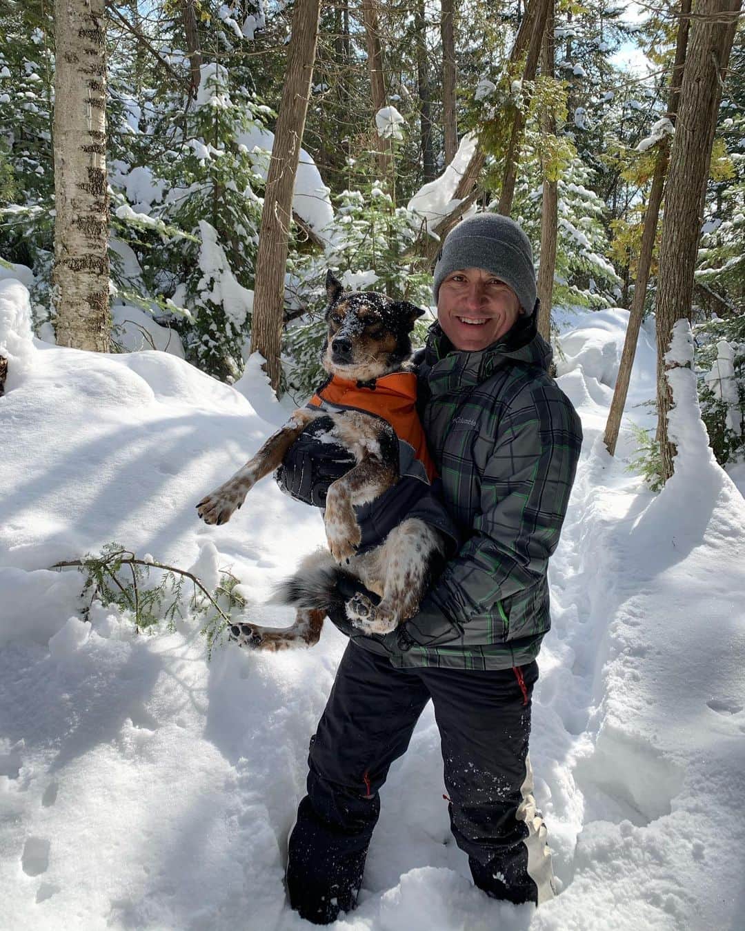 エルビス・ストイコさんのインスタグラム写真 - (エルビス・ストイコInstagram)「Snow day ❄️❄️ @the_hairyheeler_trio and @gladys_orozco  #alwayshavingagoodtime #familytime #frozenlake #snowdogg #thestojkoway」2月23日 1時44分 - elvistojko