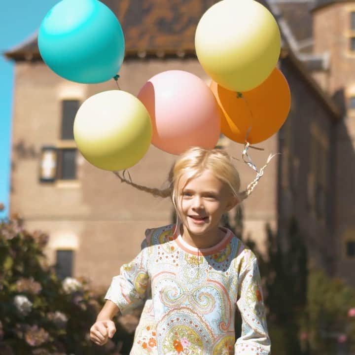 のインスタグラム：「Party along up in the clouds and be the king or queen of the castle. 🎈⁠⁠ ⁠⁠ #oilily #oililyworld #SS21⁠ #spring #summer #womenswear #kidswear #printonprint #oililyandme」
