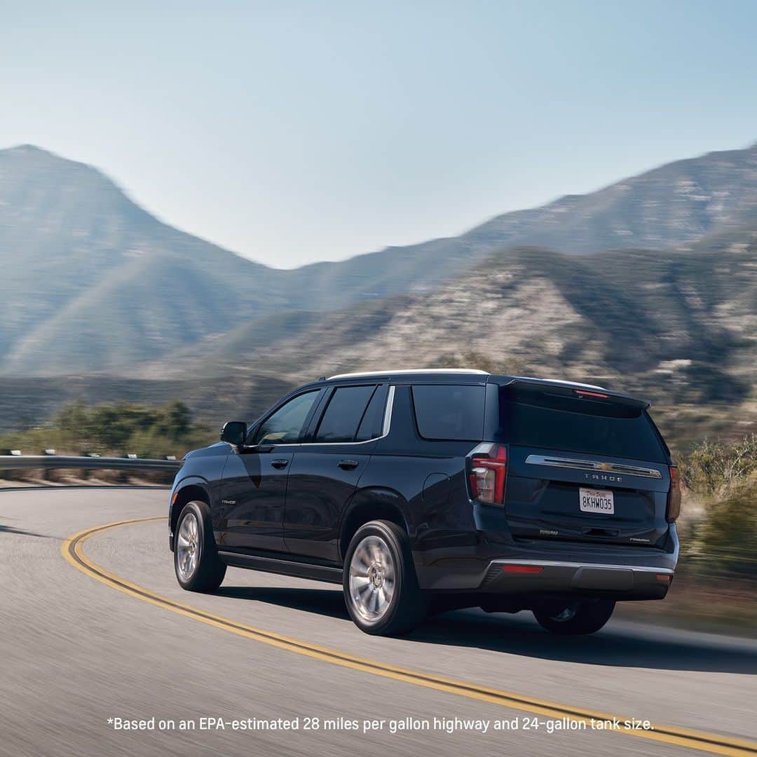 シボレーのインスタグラム：「When you get up to 672 miles per tank, the question isn't, "where are we going to go?" it's "where aren't we going to go?" #ChevyTahoe with available 3.0L Duramax® Turbo-Diesel.」