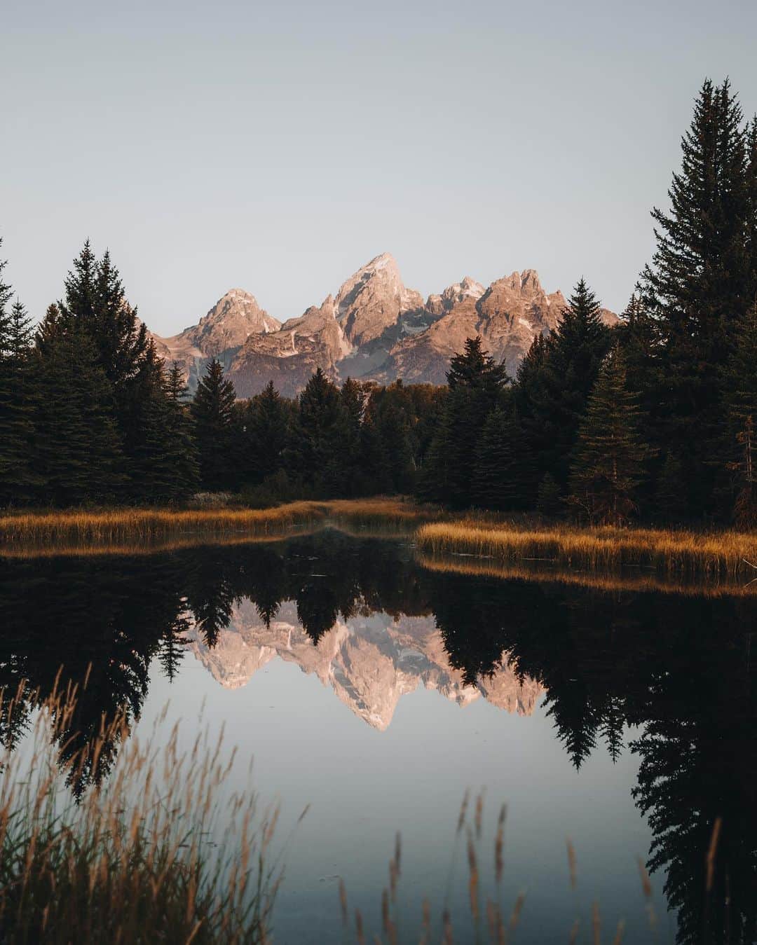 FOLKさんのインスタグラム写真 - (FOLKInstagram)「NEW STORY: "The Grand Tetons are a church, the same way an art gallery or an orchestra hall can be a church. A church is not just a set of four walls, a few rows of seats, and a man behind a standing podium telling you how to live your life. Church is a place where your soul is fed and nourished. It’s a place where the body and mind can slow down and receive the goodness and blessing of a loving father. Works of art hanging in a gallery can speak that into people, music played by an orchestral ensemble can speak that into people. I like to think that there are places on earth, natural places, that God designed and created for that purpose; To speak beauty, righteousness, and truth into people’s souls and spirits. The first time I laid eyes on the majestic peaks, I cried. Not because it made me sad or emotional, but because it was true." — @jkwinders || FULL STORY ON THE WEBSITE」2月23日 1時59分 - folkmagazine
