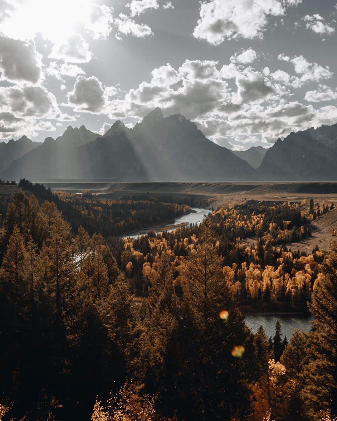 FOLKのインスタグラム：「NEW STORY: "The Grand Tetons are a church, the same way an art gallery or an orchestra hall can be a church. A church is not just a set of four walls, a few rows of seats, and a man behind a standing podium telling you how to live your life. Church is a place where your soul is fed and nourished. It’s a place where the body and mind can slow down and receive the goodness and blessing of a loving father. Works of art hanging in a gallery can speak that into people, music played by an orchestral ensemble can speak that into people. I like to think that there are places on earth, natural places, that God designed and created for that purpose; To speak beauty, righteousness, and truth into people’s souls and spirits. The first time I laid eyes on the majestic peaks, I cried. Not because it made me sad or emotional, but because it was true." — @jkwinders || FULL STORY ON THE WEBSITE」