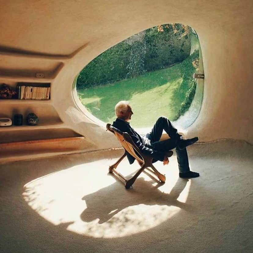 グラフ&ランツのインスタグラム：「Monday morning with Javier Senosian ~ Casa Organica, Mexico City 〰️ via @sheena.miyake」