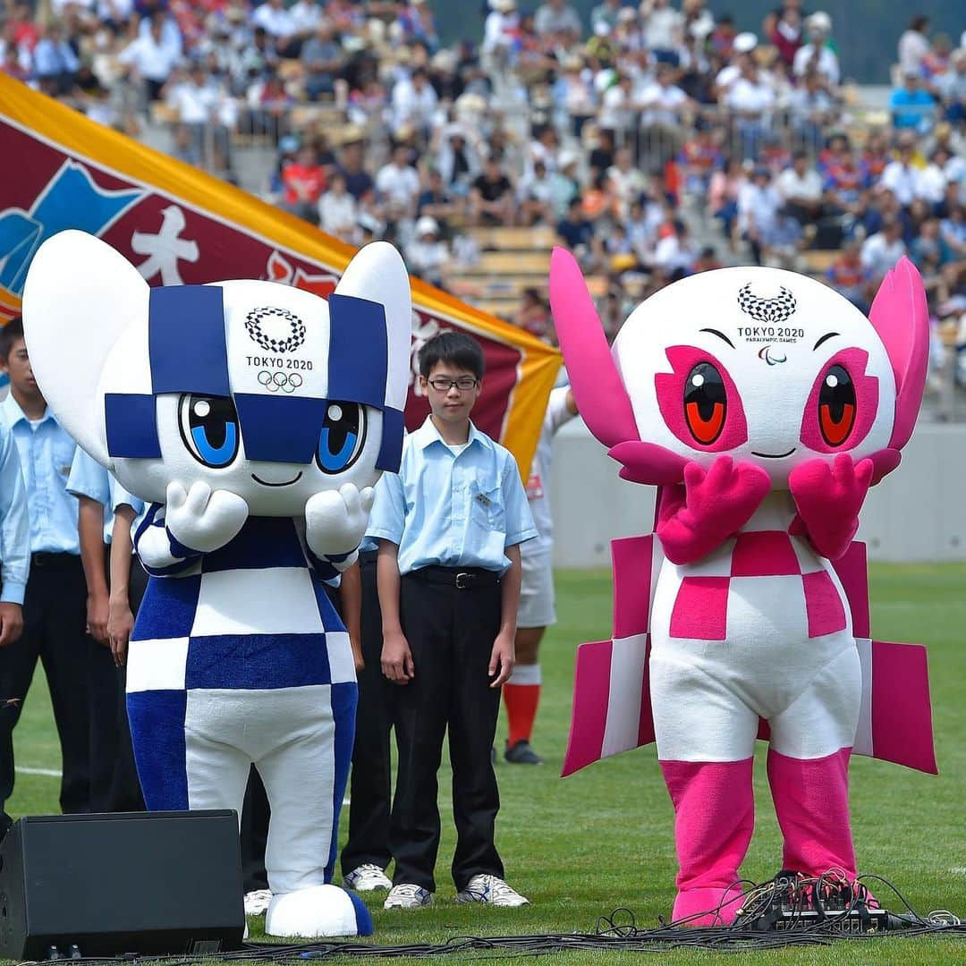 オリンピックさんのインスタグラム写真 - (オリンピックInstagram)「Meet #Miraitowa and #Someity, the official mascots of the ⁠⁠@Tokyo2020 Olympic and Paralympic Games! 🙌⁠⁠ ⁠⁠ Who are they and what's their story? Hit the link in bio to find out more on these two stars. 😍📝⁠⁠ ⁠⁠ #StrongerTogether #Tokyo2020」2月23日 2時03分 - olympics