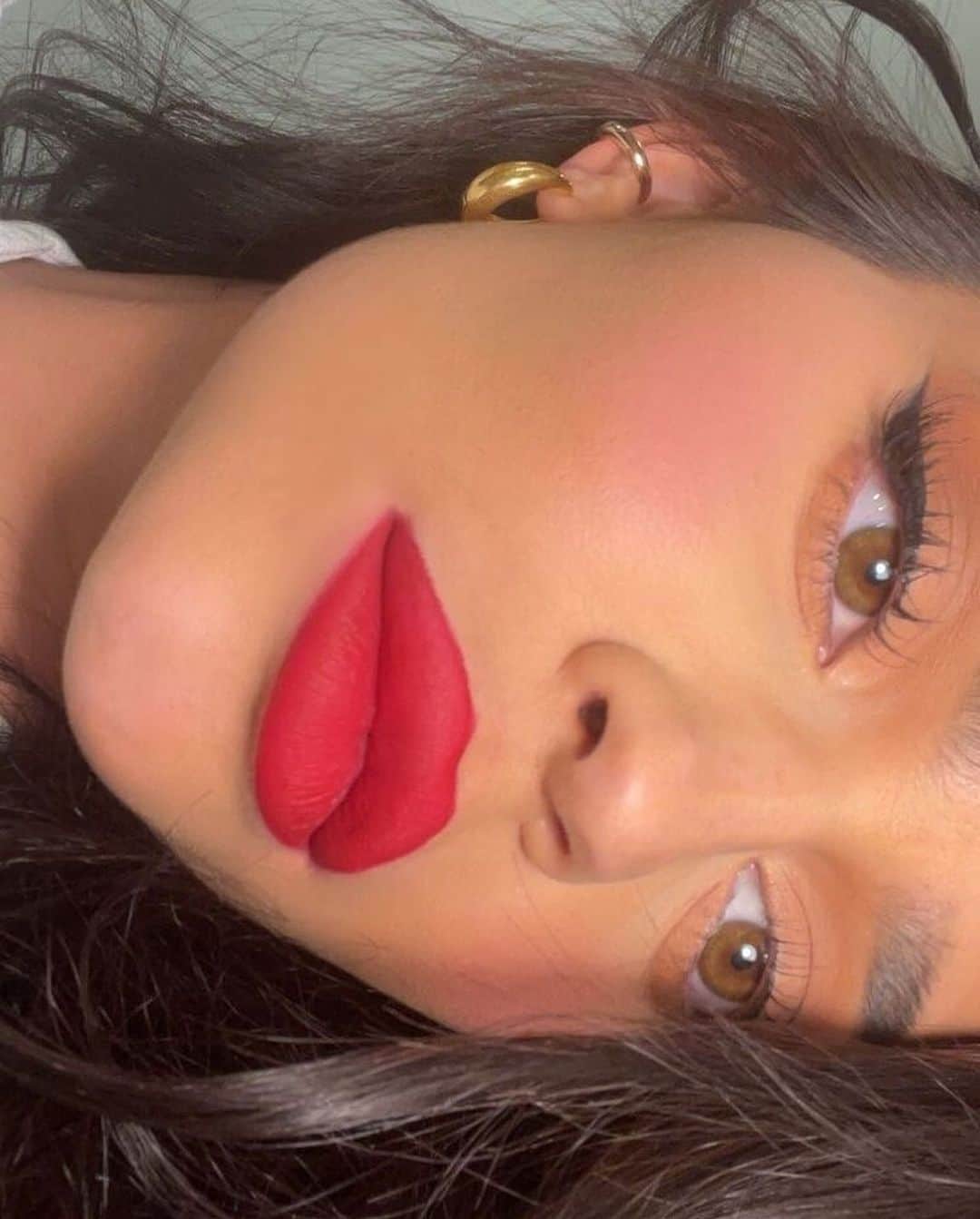 Kylie Cosmeticsさんのインスタグラム写真 - (Kylie CosmeticsInstagram)「boss bae @kyliejenner showing off her favorite lippies 💋 these shades compliment any look from your everyday makeup to full glam! grab them now on kyliecosmetics.com 💗 ⁠⁠ ⁠⁠ shades shown:⁠⁠ ✨ stuck on you high gloss ⁠⁠ ✨ @ultabeauty lip kit in the shade ulta beauty⁠⁠ ✨ bite me matte lip kit ⁠⁠ ✨ extraordinary matte lip kit ⁠⁠ ✨ kristen matte lip kit」2月23日 2時22分 - kyliecosmetics